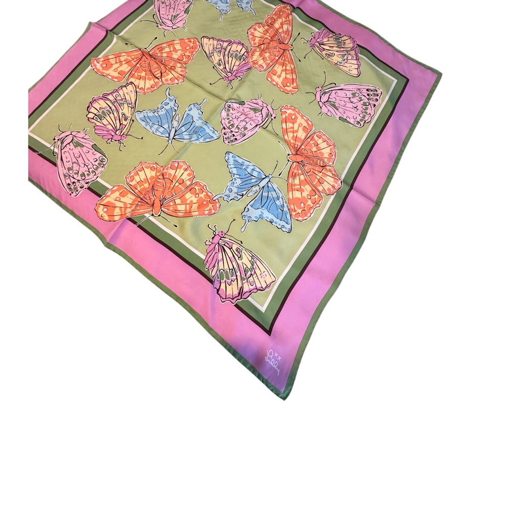 Lilly Pulitzer scarf with a butterfly print. - Picture 9 of 9